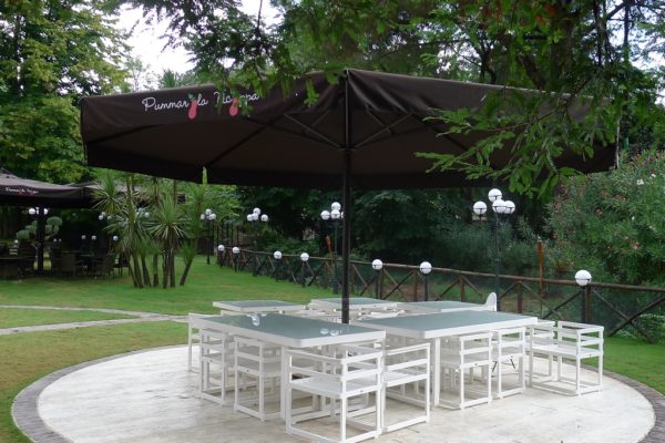 patio umbrellas for restaurants and bars